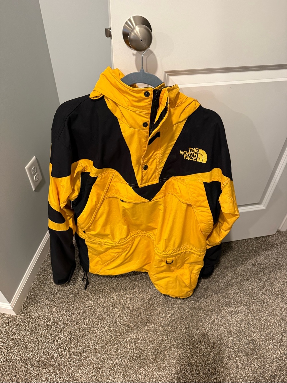 The North Face men’s vintage y2k ski Yellow & Black Insulated Anorak Jacket
